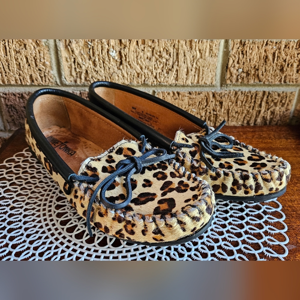 Minnetonka Leopard Moccasins Size 6